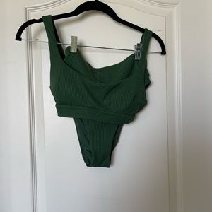 NWT - 2 piece green Arie bikini set, size XS. Scoop too, High-cut Cheeky bottom